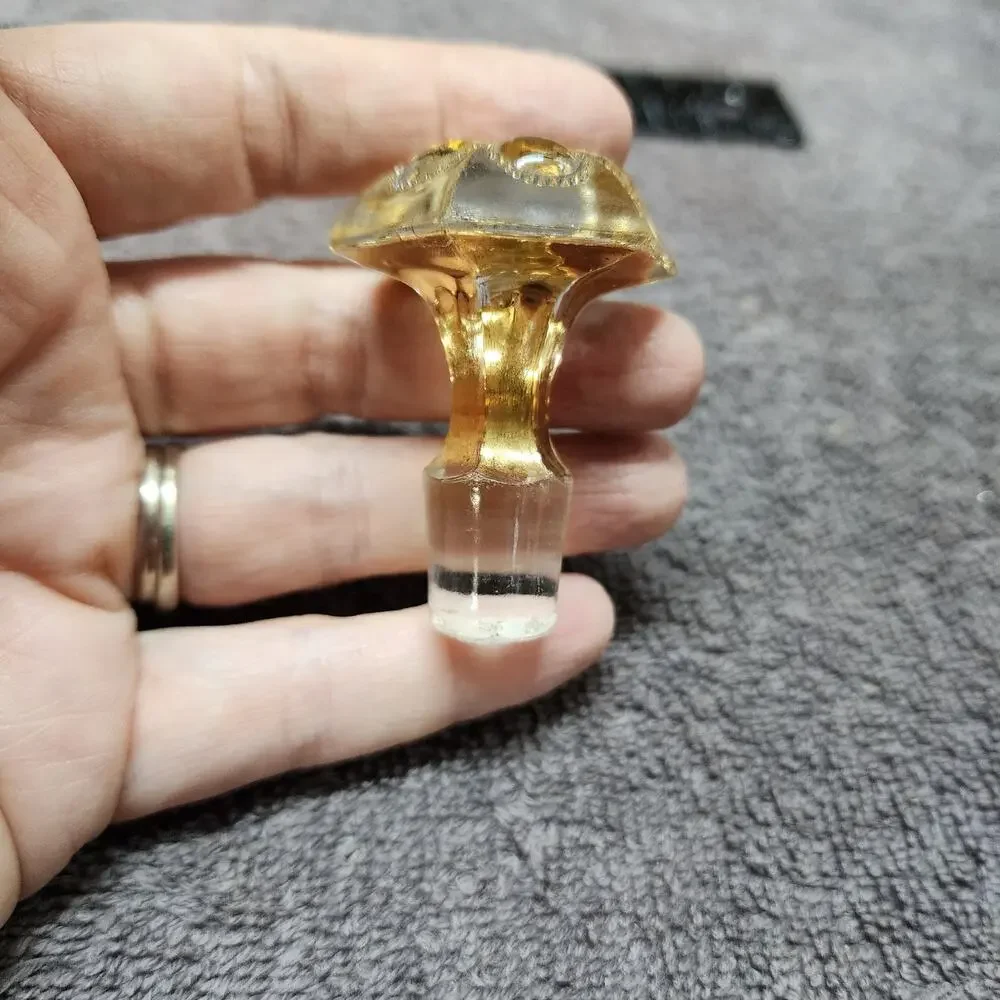 Vintage Genie Glass Decanter Bottlestopper flower design on top N